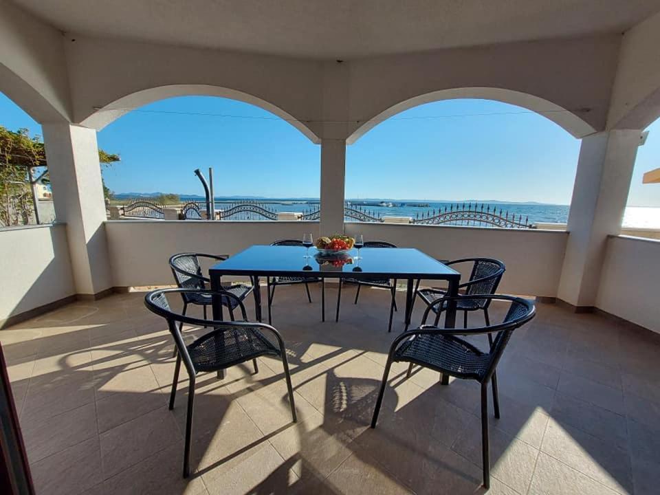 Apartments Hrestak Привлака Екстериор снимка