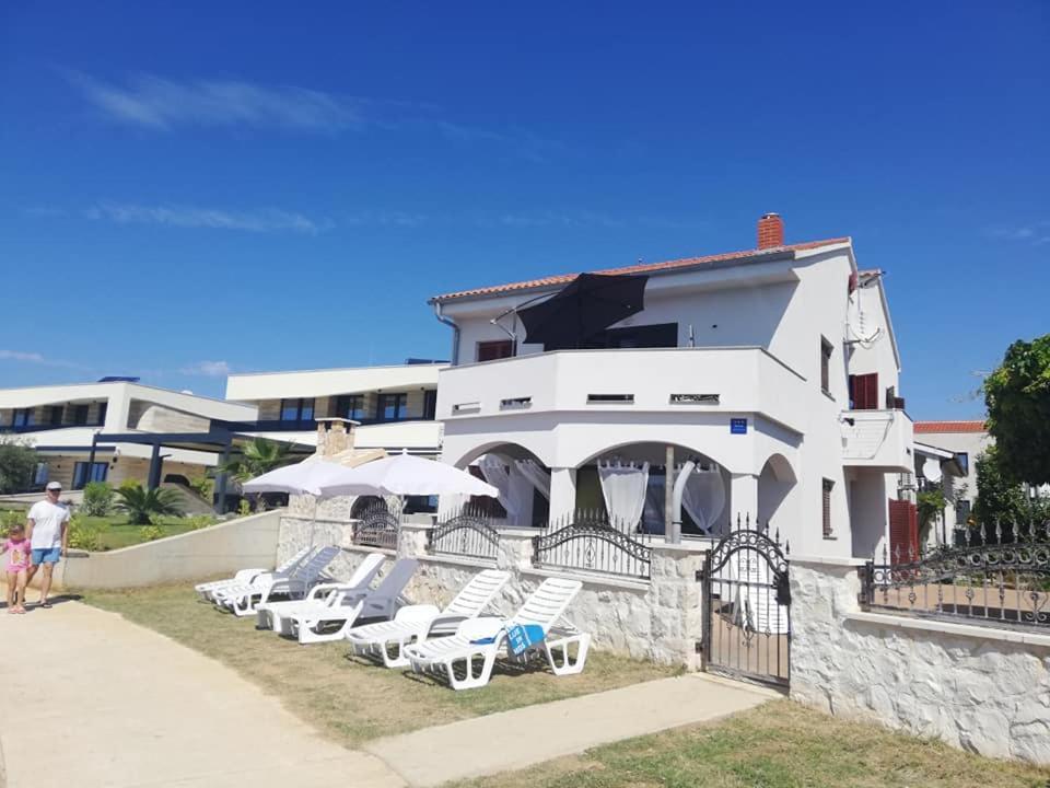 Apartments Hrestak Привлака Екстериор снимка