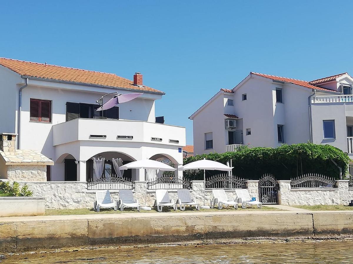 Apartments Hrestak Привлака Екстериор снимка