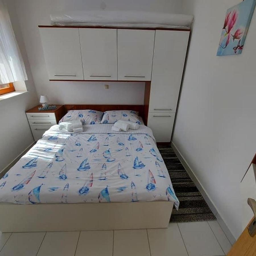 Apartments Hrestak Привлака Екстериор снимка