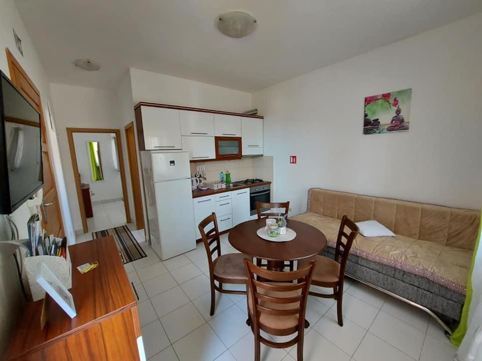 Apartments Hrestak Привлака Екстериор снимка